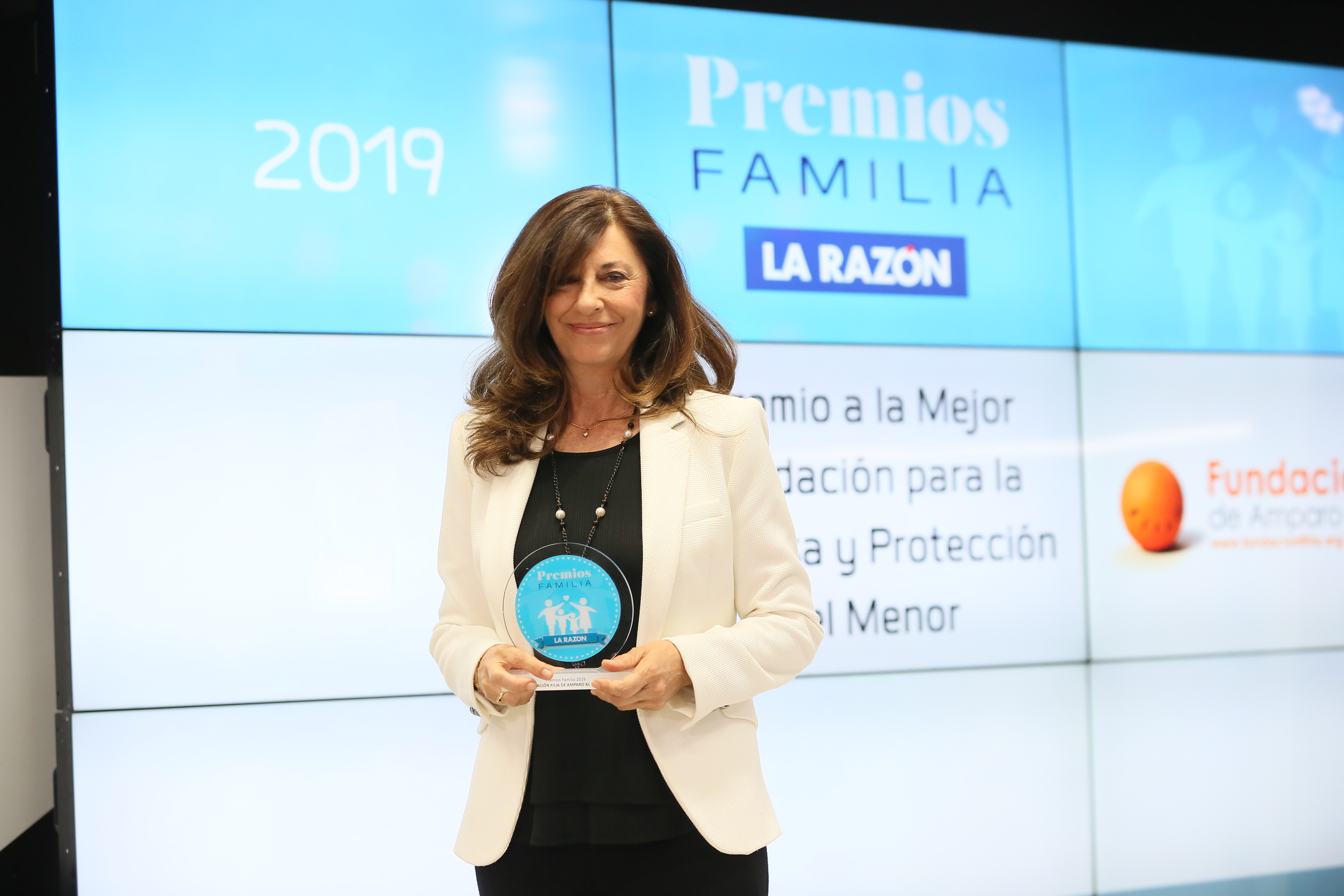 Lucía del Prado con Premios Familia
